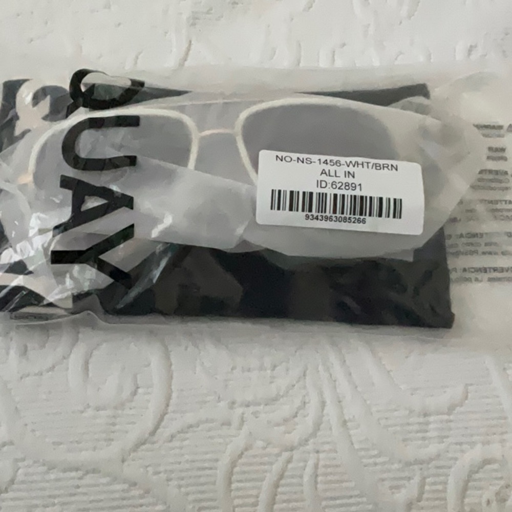 NWT Quay White “All In” Aviator Sunglasses - Picture 6 of 6